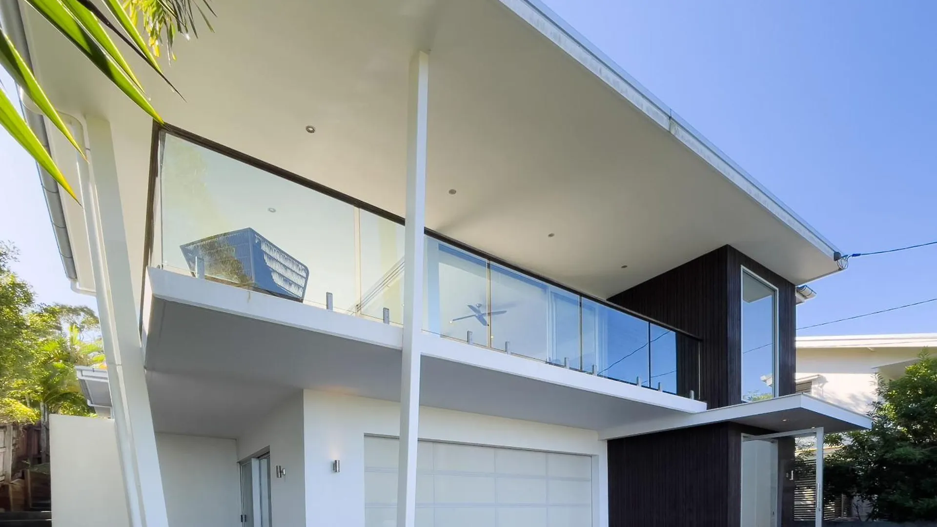Stunning Views, Private Pool Near Hastings St Villa Noosa Heads