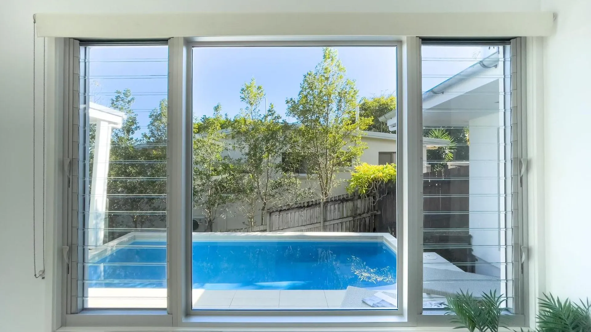 Stunning Views, Private Pool Near Hastings St Villa Noosa Heads